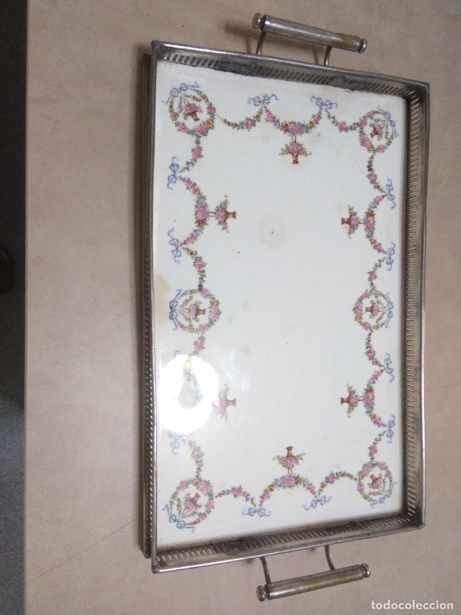 Antig&uuml;edades: Bandeja rectangular mayolica con motivos florales - Foto 2