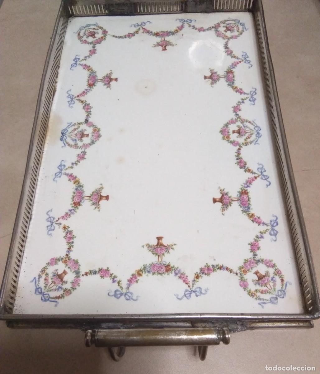 Antig&uuml;edades: Bandeja rectangular mayolica con motivos florales - Foto 3