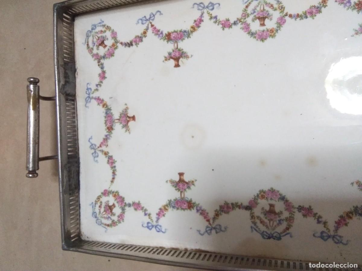 Antig&uuml;edades: Bandeja rectangular mayolica con motivos florales - Foto 4