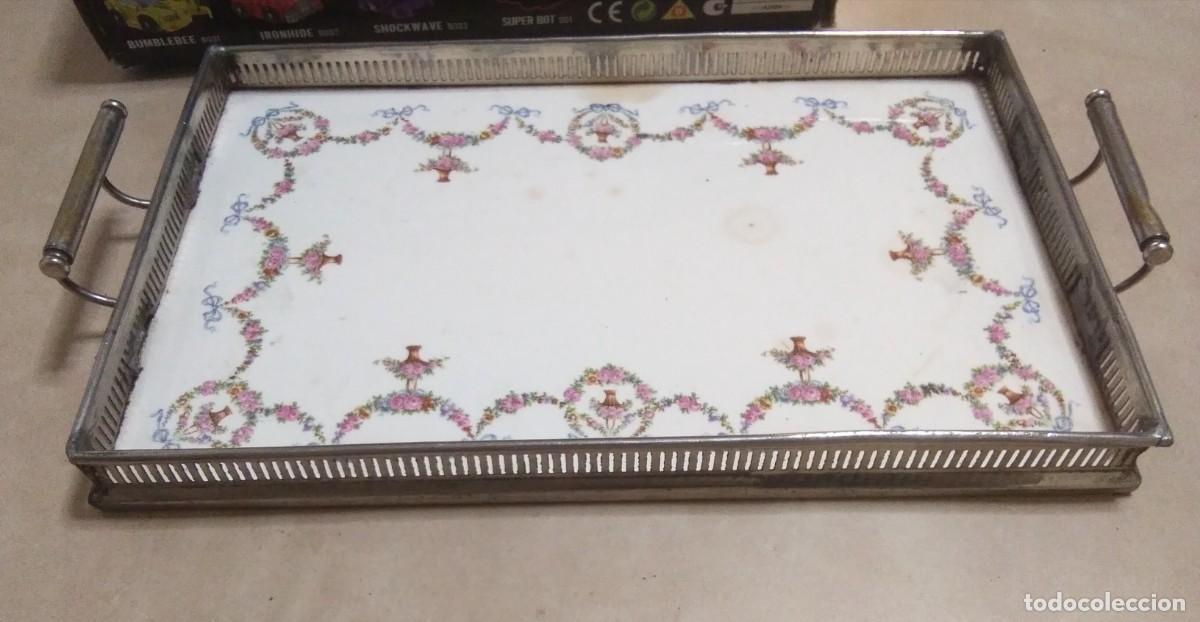 Antig&uuml;edades: Bandeja rectangular mayolica con motivos florales - Foto 5