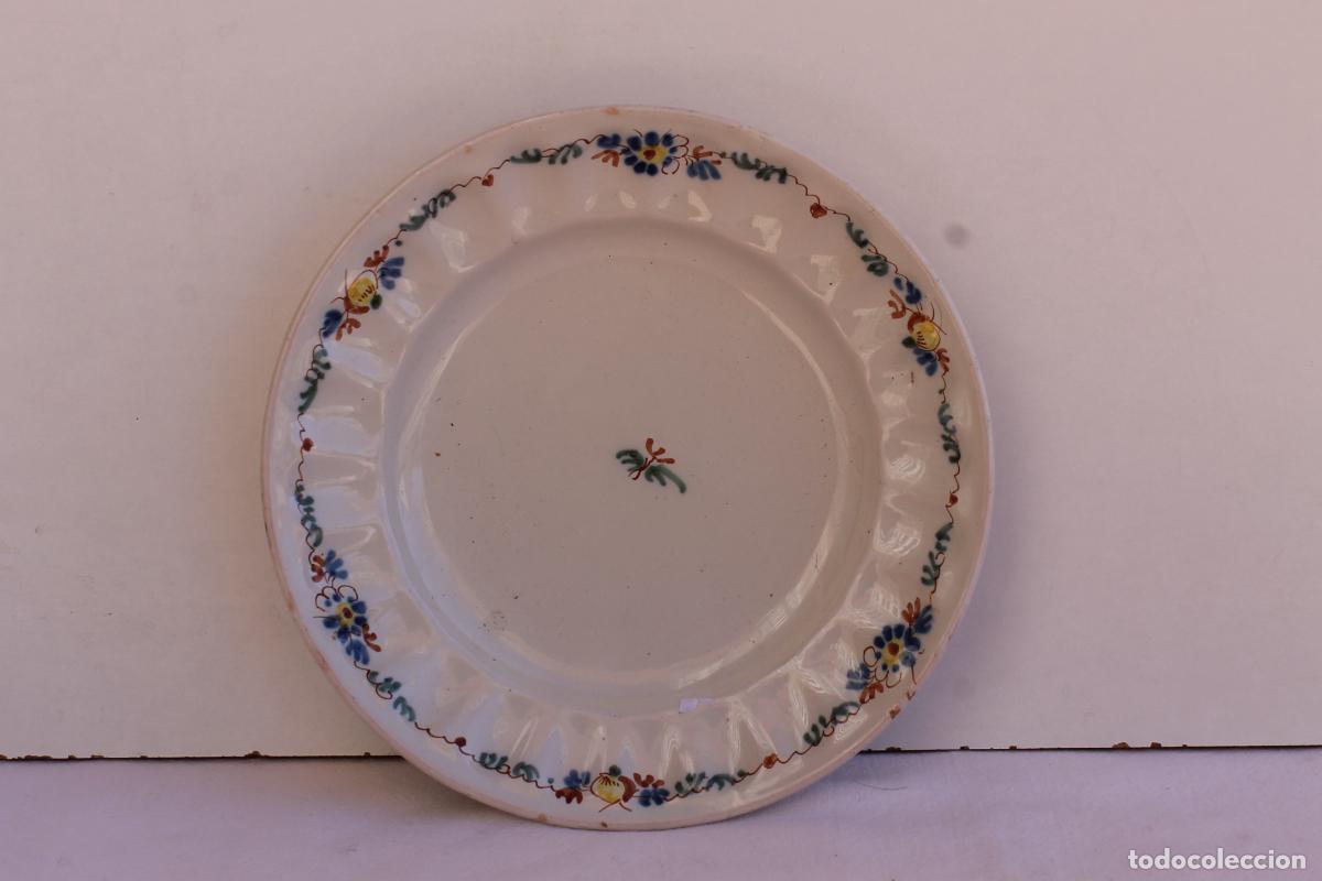 Antig&uuml;edades: PLATO DE CERAMICA DE ALCORA - Foto 1