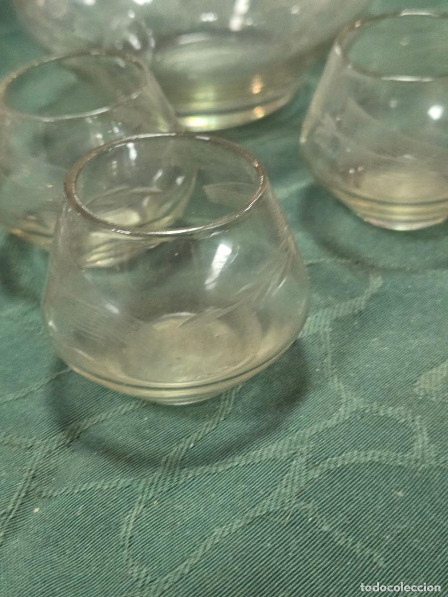 Antig&uuml;edades: botella y 5 vasos de cristal - Foto 5