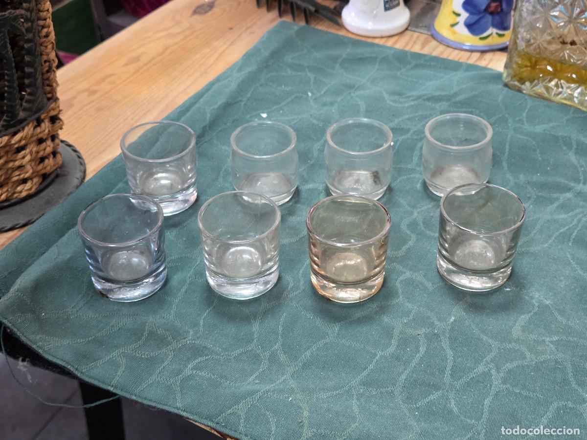 Antig&uuml;edades: 8 chupitos de cristal vintage - Foto 1
