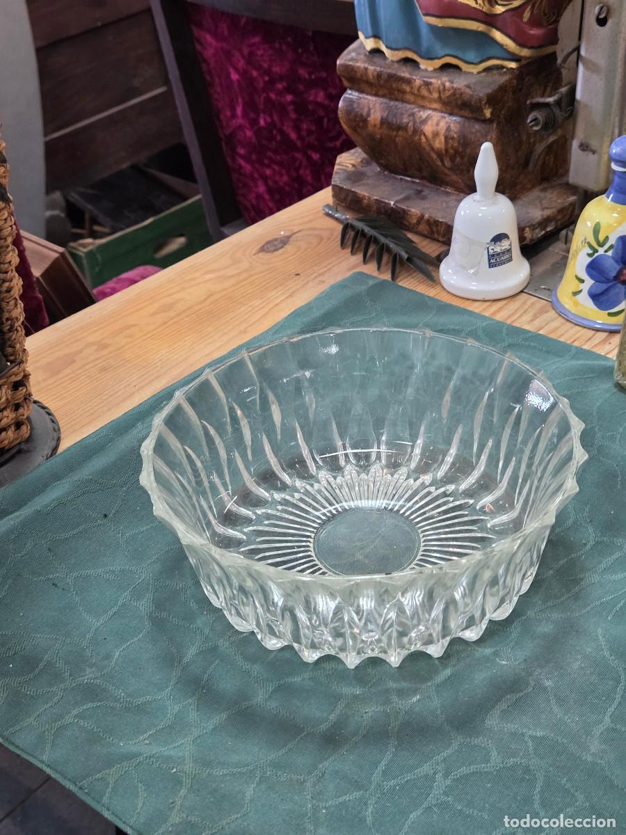 Antig&uuml;edades: ensaladera de cristal vintage - Foto 1