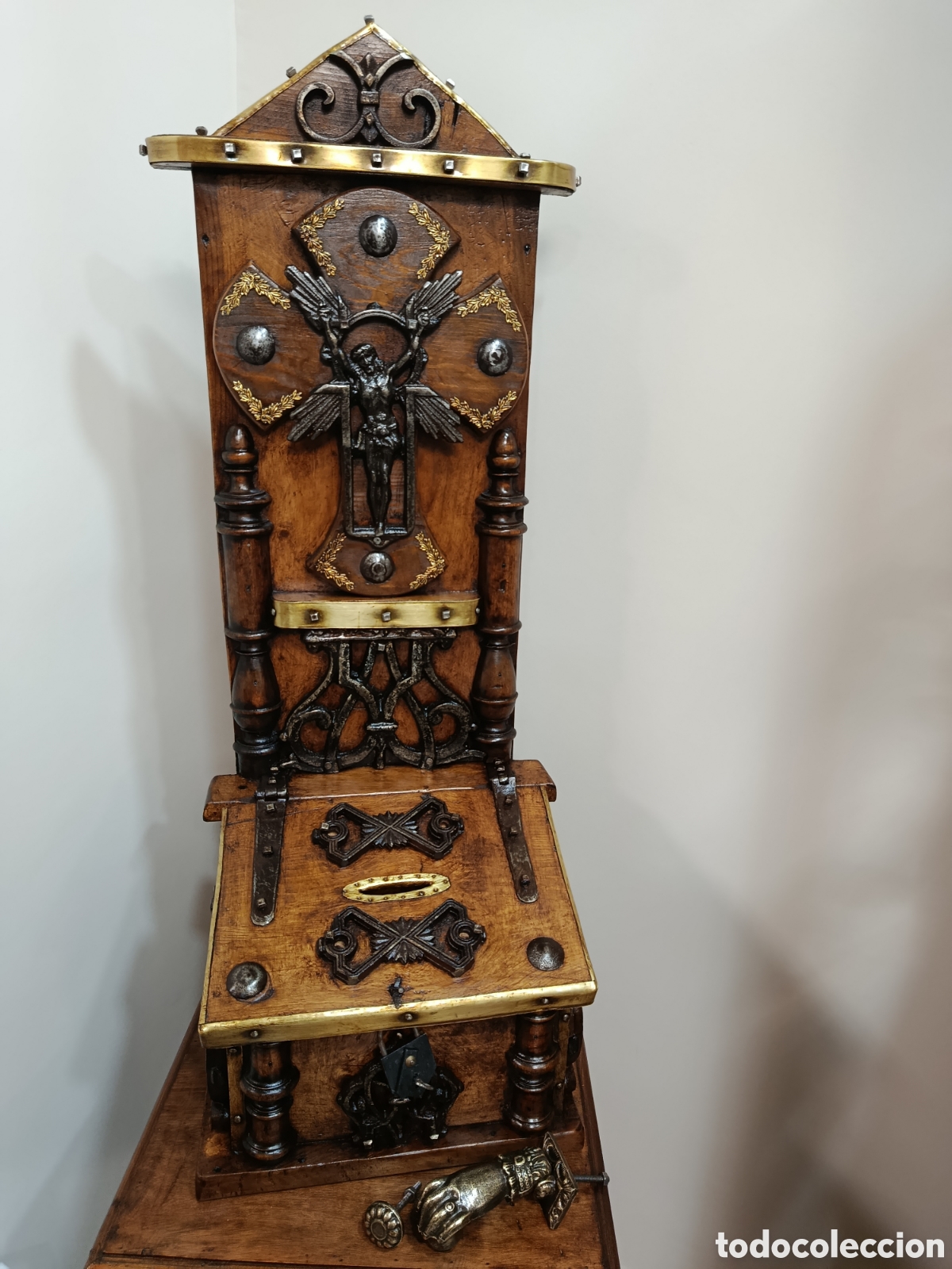 Antig&uuml;edades: Limosnero de madera, metal y forja - Foto 1