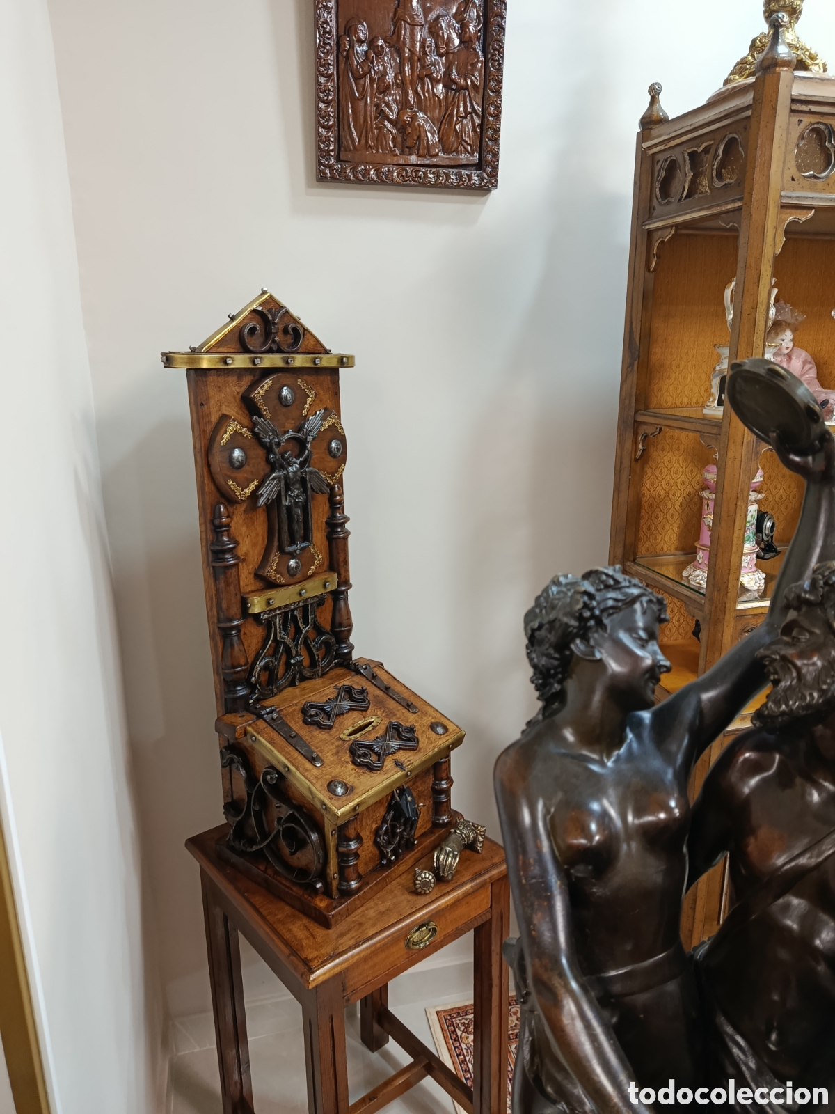 Antig&uuml;edades: Limosnero de madera, metal y forja - Foto 4