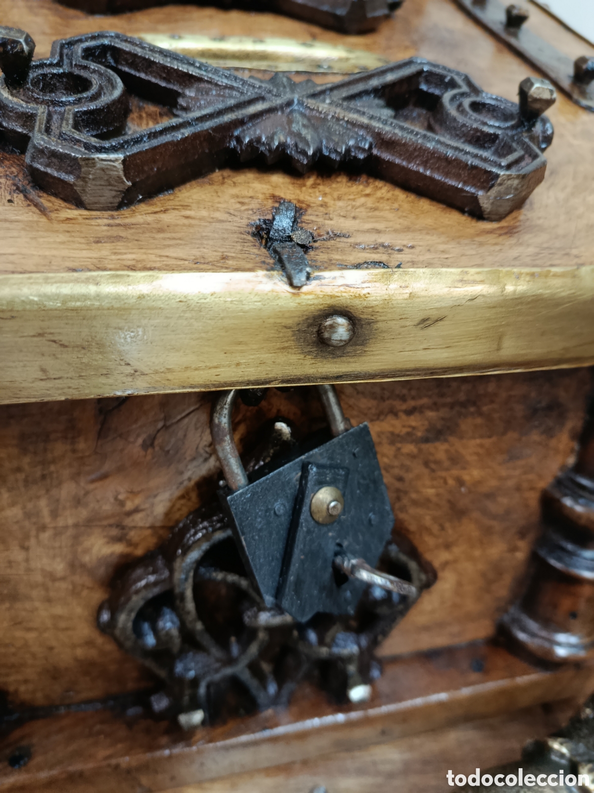 Antig&uuml;edades: Limosnero de madera, metal y forja - Foto 5