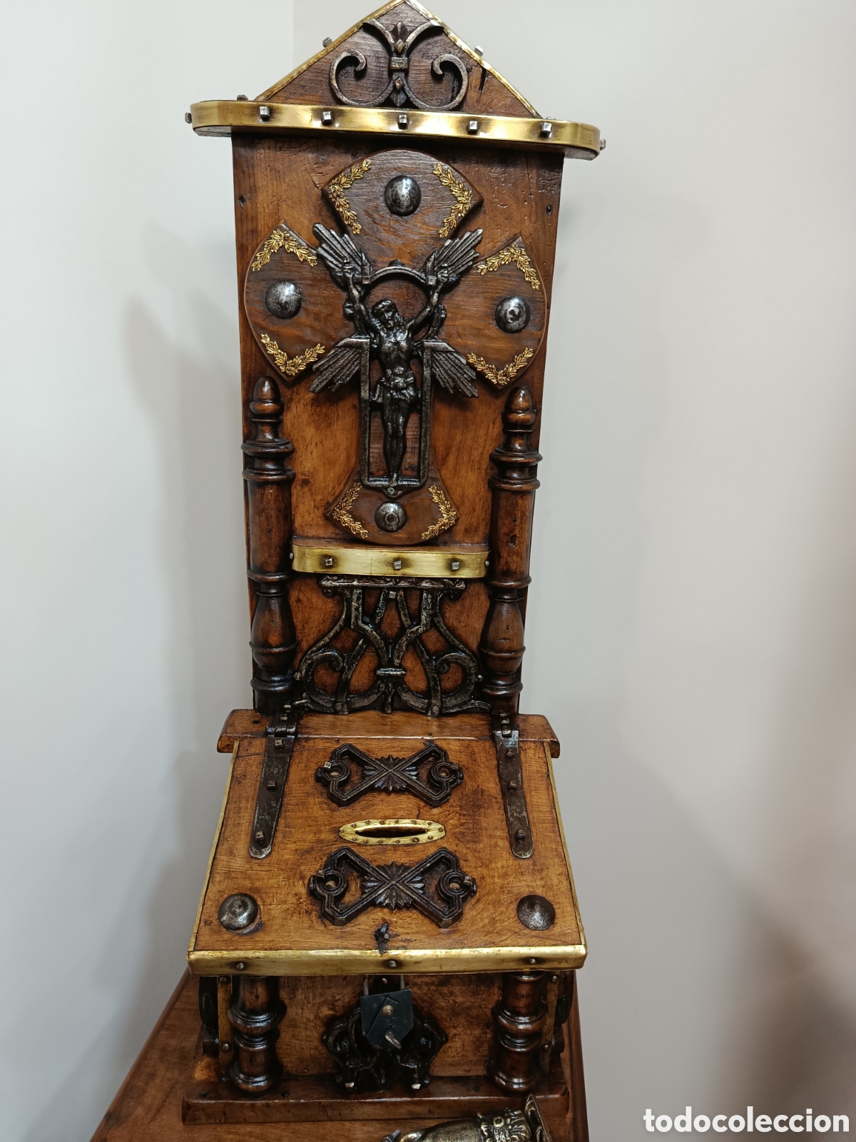 Antig&uuml;edades: Limosnero de madera, metal y forja - Foto 8