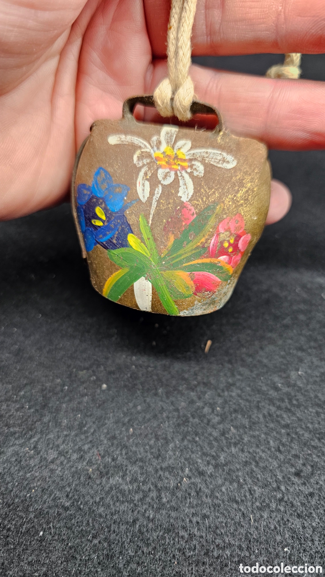 Antig&uuml;edades: Cencerro pintado........