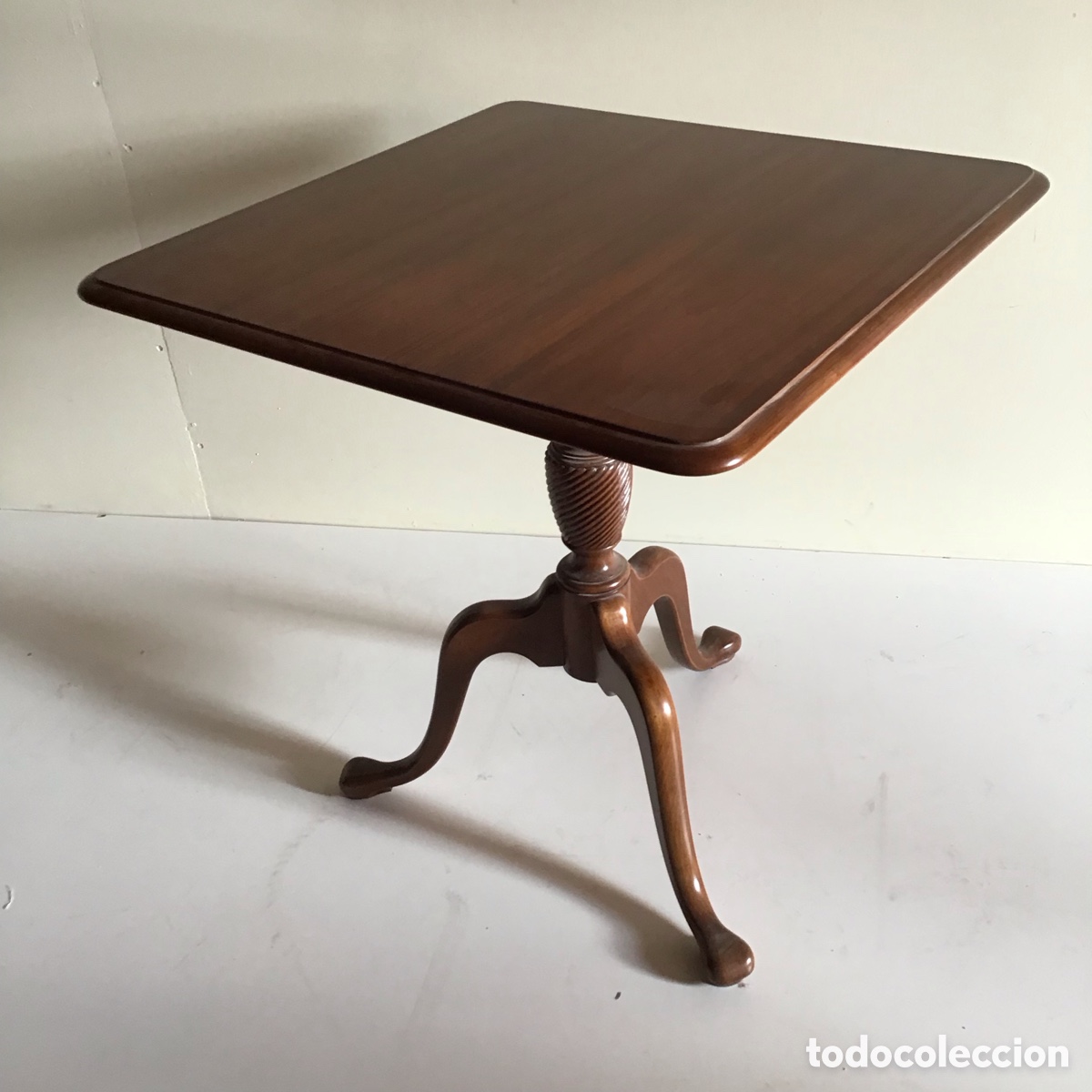 Antig&uuml;edades: 1 mesa velador madera nogal - Foto 1