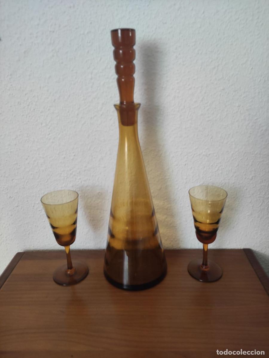 Antig&uuml;edades: Juego Decantador y 2 Copas Ambar - Foto 1