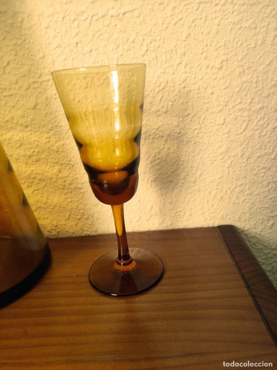 Antig&uuml;edades: Juego Decantador y 2 Copas Ambar - Foto 2