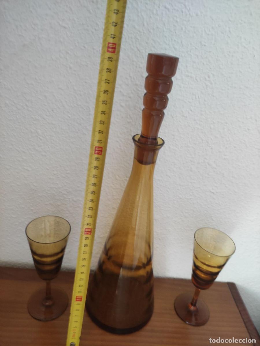 Antig&uuml;edades: Juego Decantador y 2 Copas Ambar - Foto 4