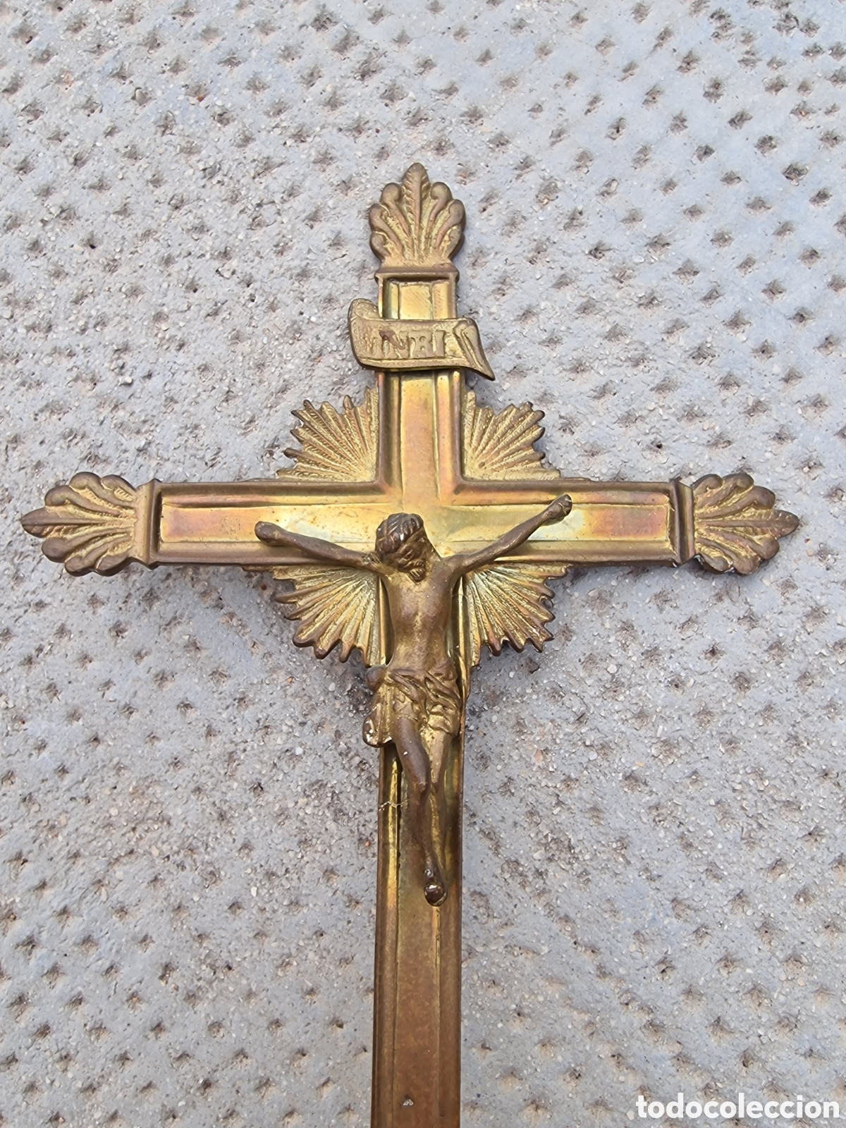 Antig&uuml;edades: Cruz de lat&oacute;n religiosa - Foto 4