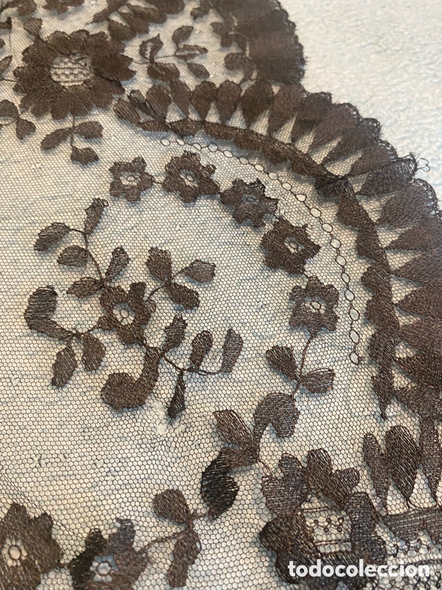 Antig&uuml;edades: Peque&ntilde;a mantilla triangular de seda hecha a mano - Foto 7