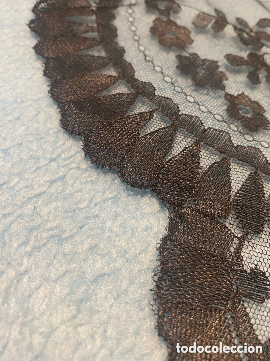 Antig&uuml;edades: Peque&ntilde;a mantilla triangular de seda hecha a mano - Foto 8