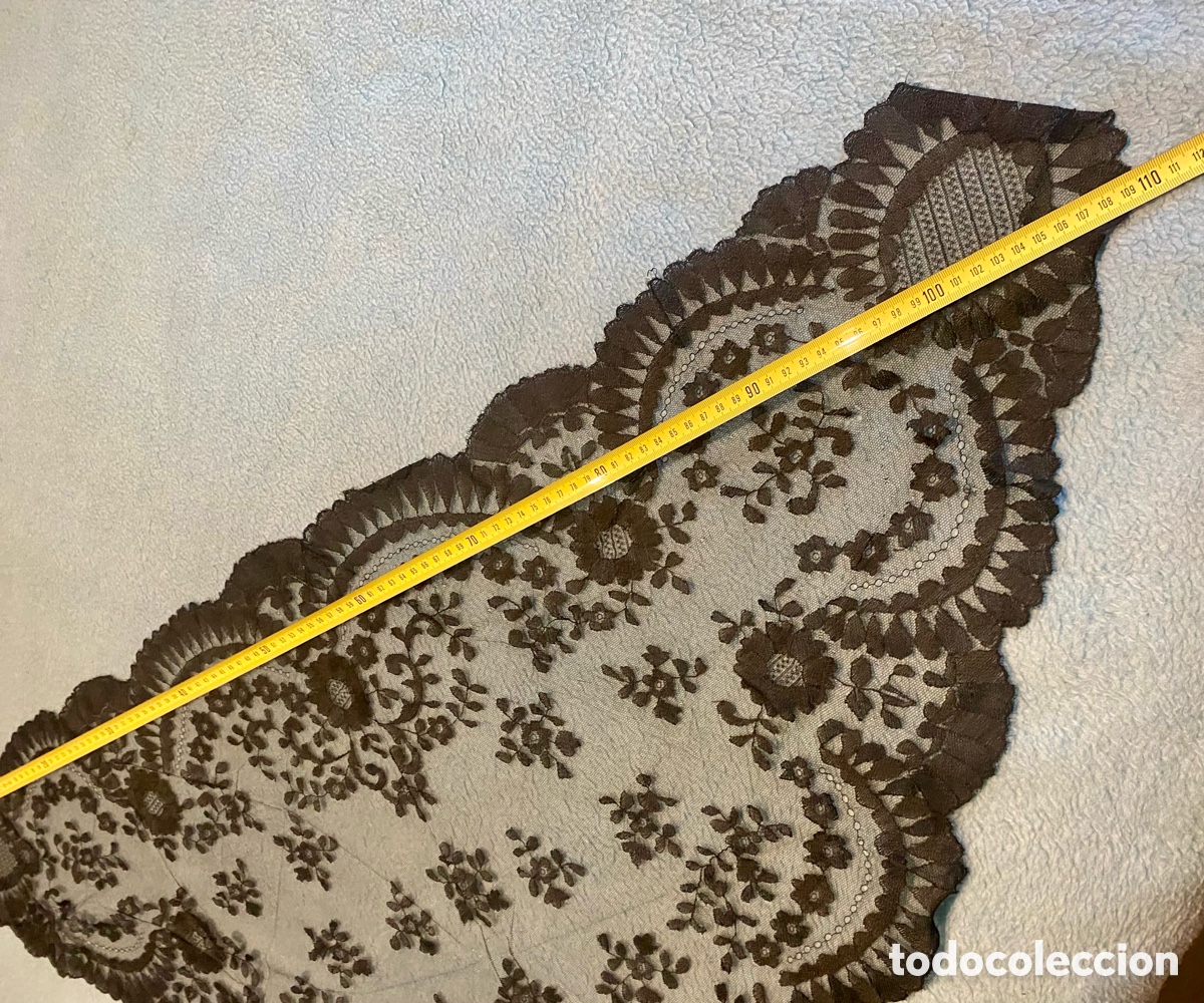 Antig&uuml;edades: Peque&ntilde;a mantilla triangular de seda hecha a mano - Foto 9