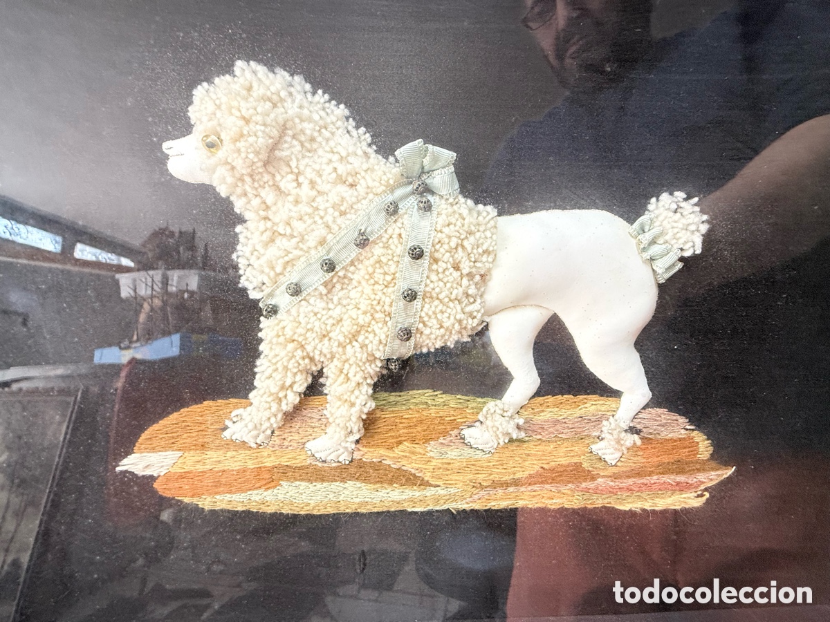 Antig&uuml;edades: Diorama 3 dimensiones con perro bordado. 58x46 cms. - Foto 1