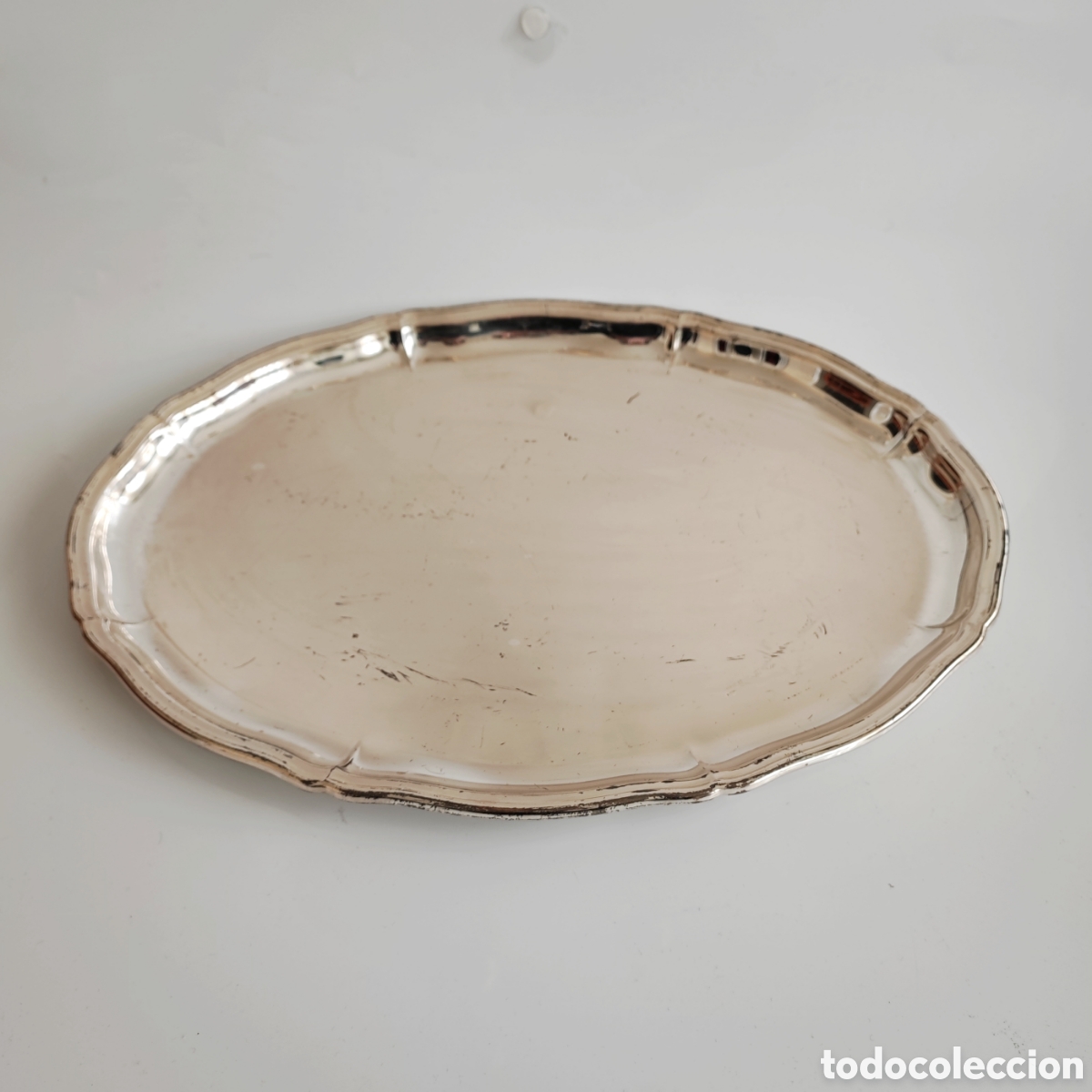 Antig&uuml;edades: Bandeja de metal plateado - Foto 1