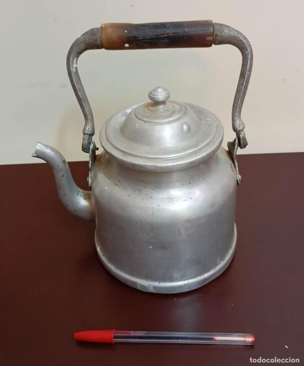 Antig&uuml;edades: Tetera antigua de aluminio - Foto 2