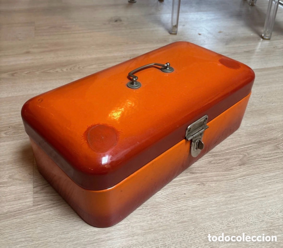 Antig&uuml;edades: Caja esmalte a&ntilde;os 50 - Foto 1