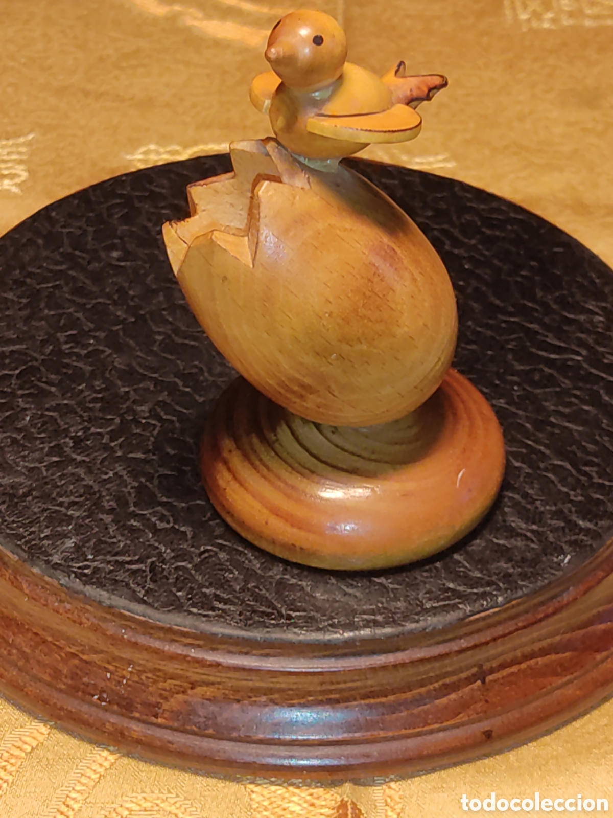 Antig&uuml;edades: Palillero de madera de Boj con forma de huevo y pajarito.Principios del siglo XX.
