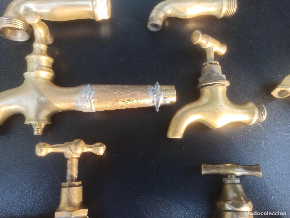 Antig&uuml;edades: Grifos 7 de laton lote variado - Foto 1