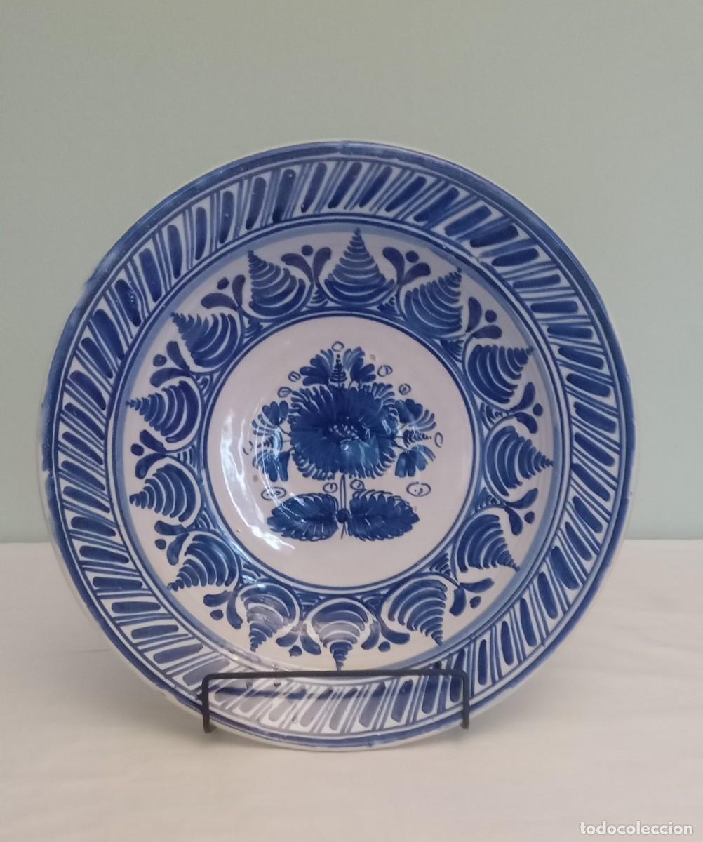 Antig&uuml;edades: Plato grande Talavera 31 cm - Foto 1