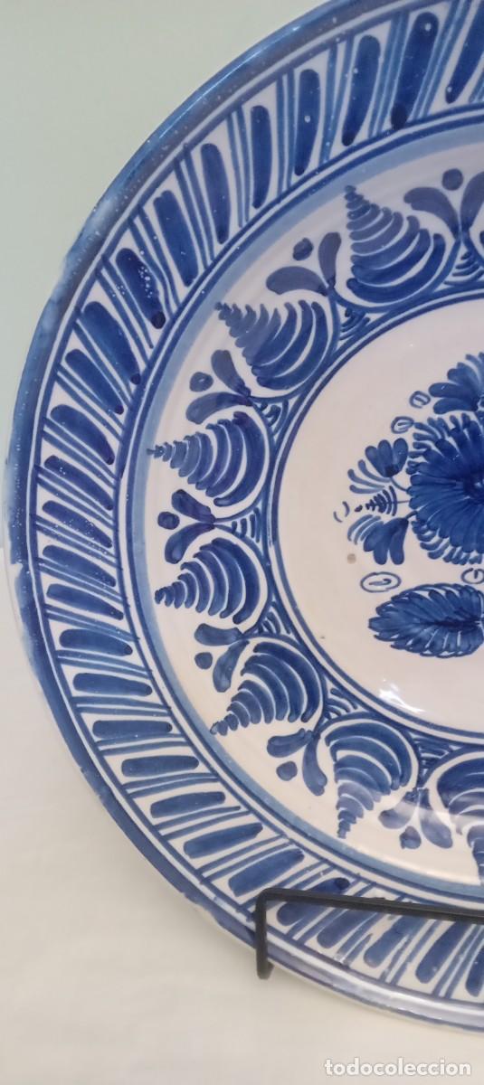 Antig&uuml;edades: Plato grande Talavera 31 cm - Foto 3