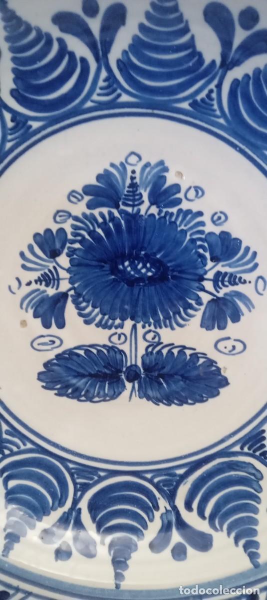 Antig&uuml;edades: Plato grande Talavera 31 cm - Foto 4