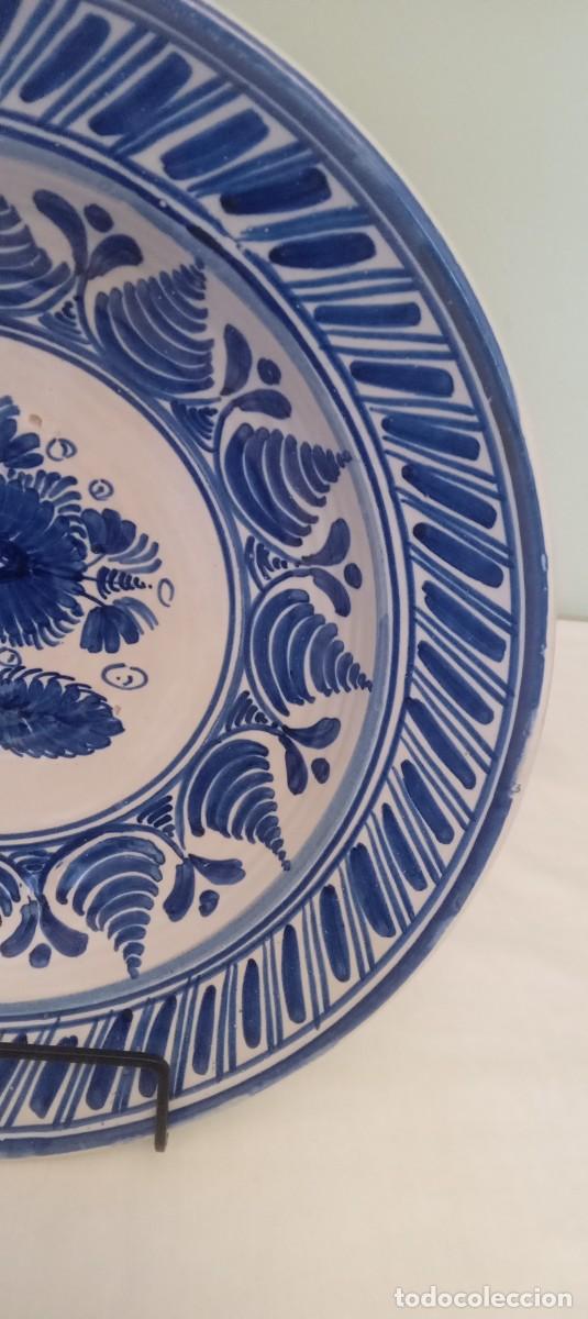 Antig&uuml;edades: Plato grande Talavera 31 cm - Foto 5
