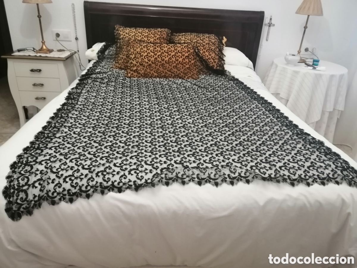 Antig&uuml;edades: Mantilla de blonda gran tama&ntilde;o - Foto 1
