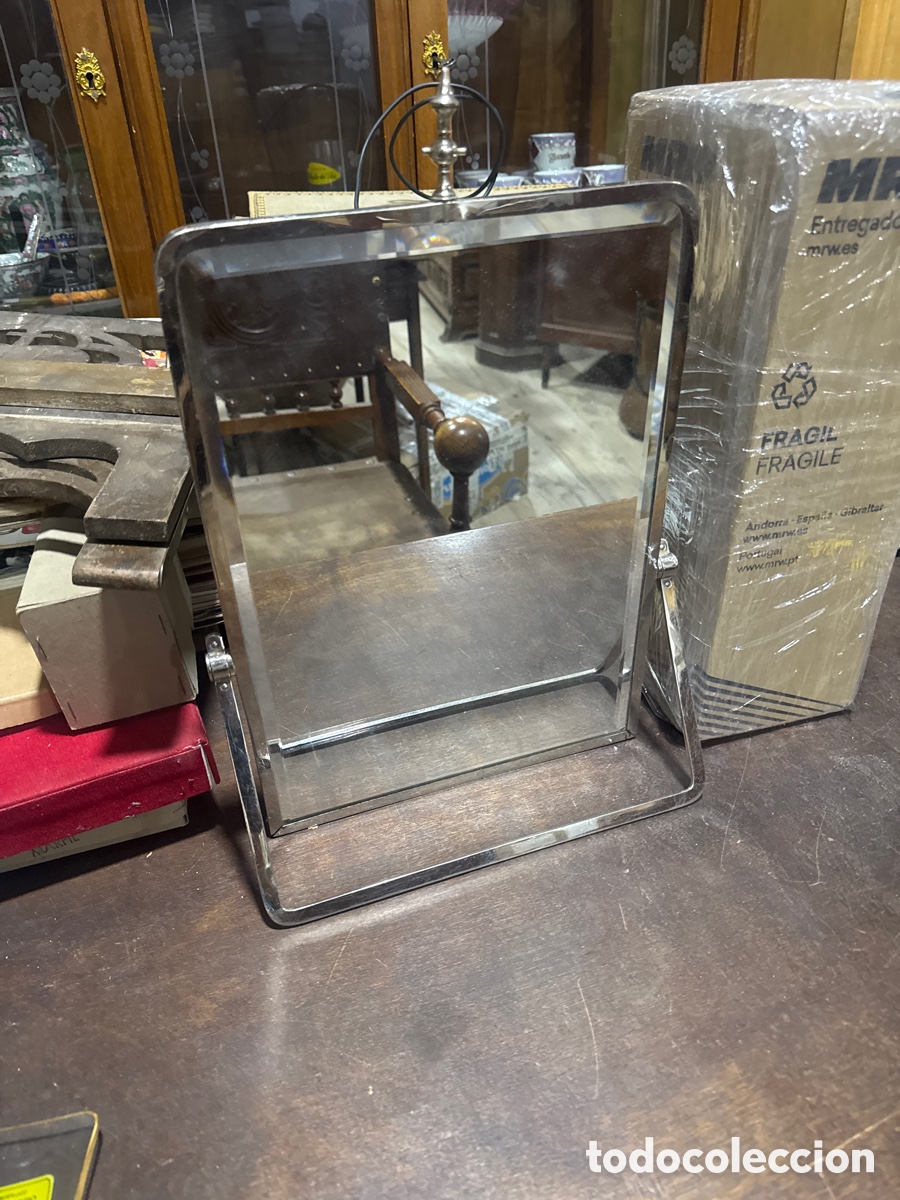 Antig&uuml;edades: Bonito espejo, biselado con soporte - Foto 1