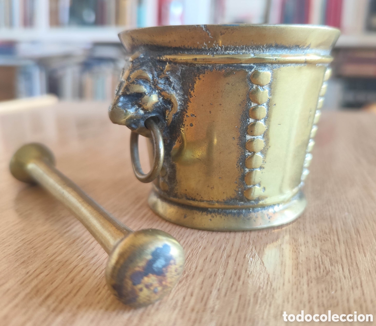 Antig&uuml;edades: MORTERO ALMIREZ DE BRONCE CON CABEZAS DE LE&Oacute;N Y SU MANO - Foto 2