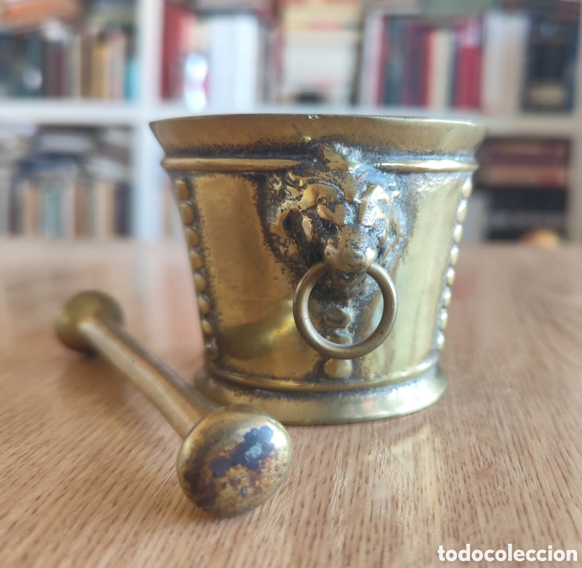 Antig&uuml;edades: MORTERO ALMIREZ DE BRONCE CON CABEZAS DE LE&Oacute;N Y SU MANO - Foto 1