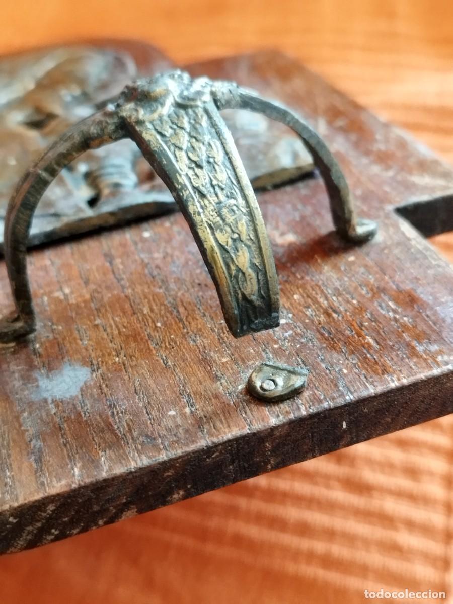 Antig&uuml;edades: Antigua benditera con falta. Religiosa - Foto 2