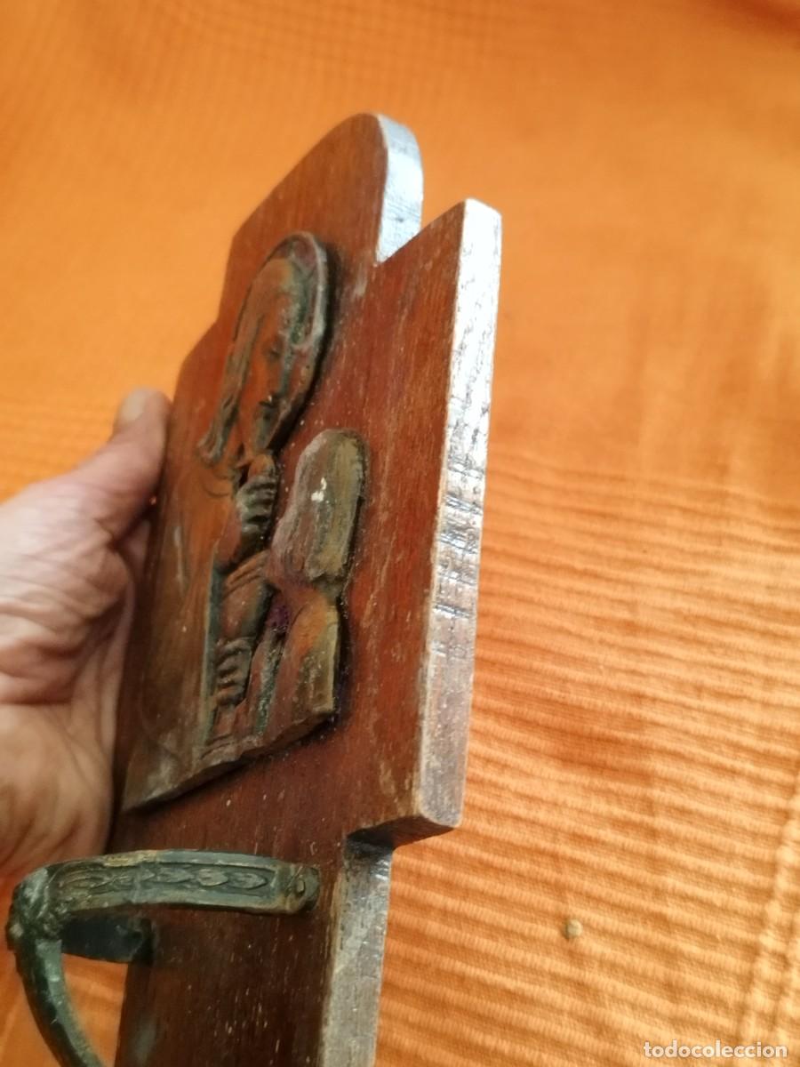 Antig&uuml;edades: Antigua benditera con falta. Religiosa - Foto 7