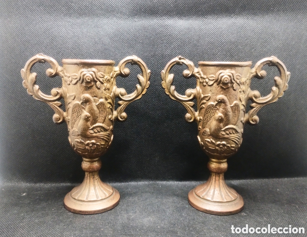 Antig&uuml;edades: Pareja de jarrones en bronce - Foto 1