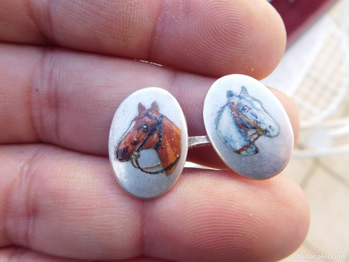 Antig&uuml;edades: Gemelo de plata con esmaltes de caballos - Foto 2
