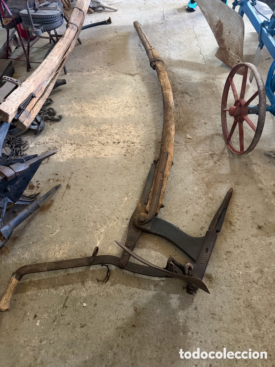 Antig&uuml;edades: Arado antiguo de vertedera - Foto 1