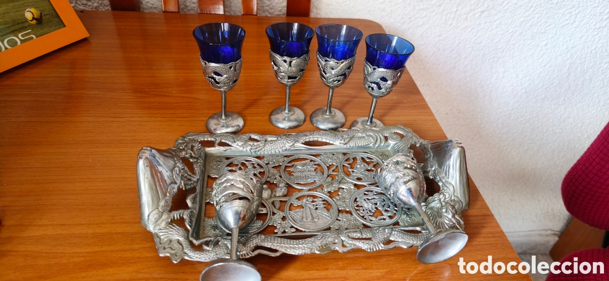 Antig&uuml;edades: Bandeja plateada con calado y copas para licor - Foto 7