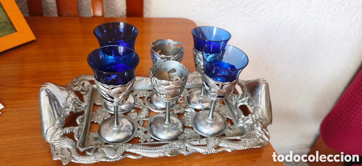 Antig&uuml;edades: Bandeja plateada con calado y copas para licor - Foto 1
