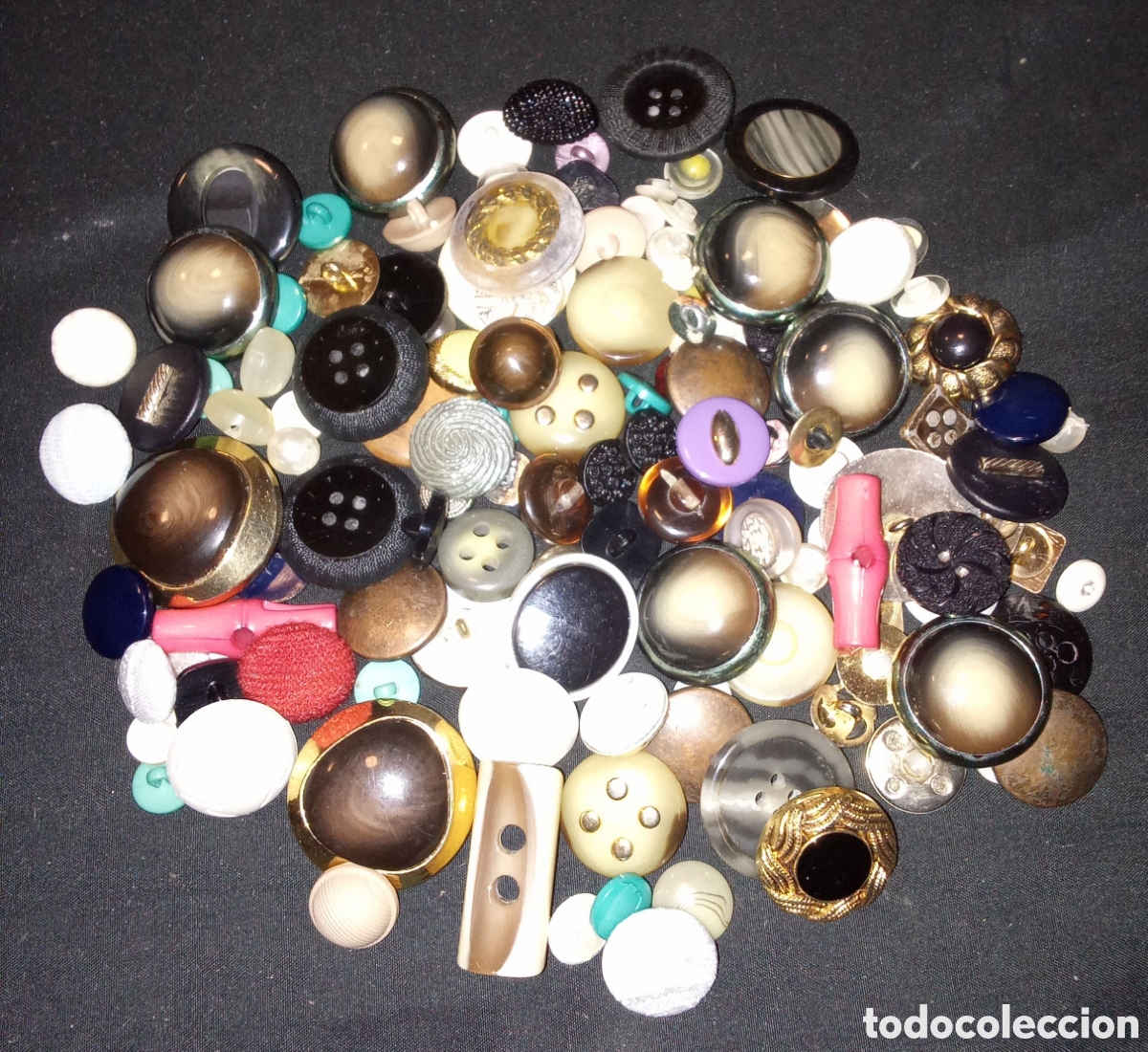 Antig&uuml;edades: LOTE DE MUCHOS BOTONES DE OJAL - Foto 1