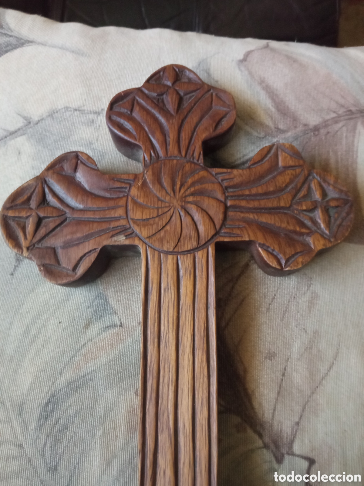 Antig&uuml;edades: Cruz celta de madera, mide 30x19cm - Foto 2