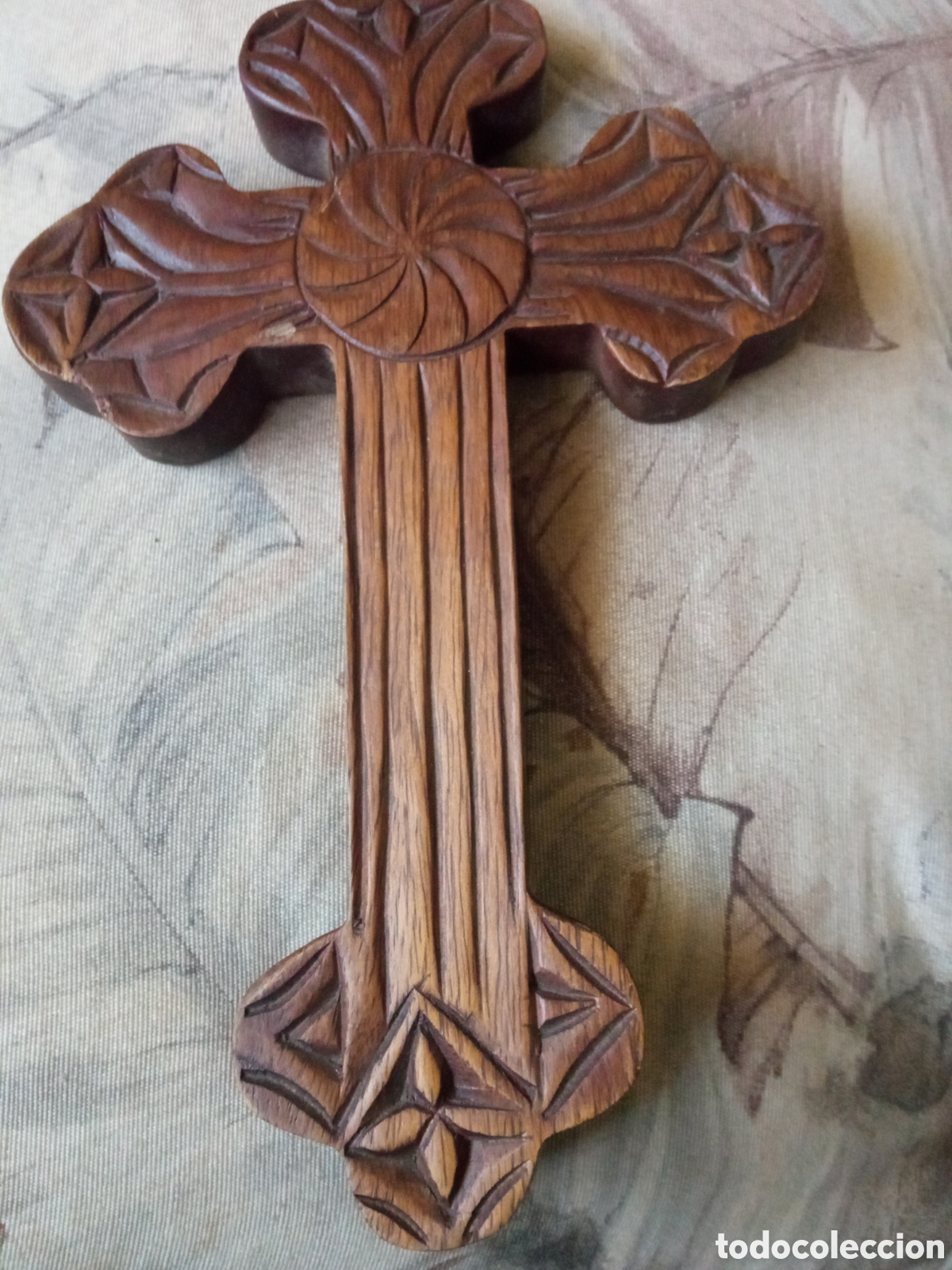Antig&uuml;edades: Cruz celta de madera, mide 30x19cm - Foto 3