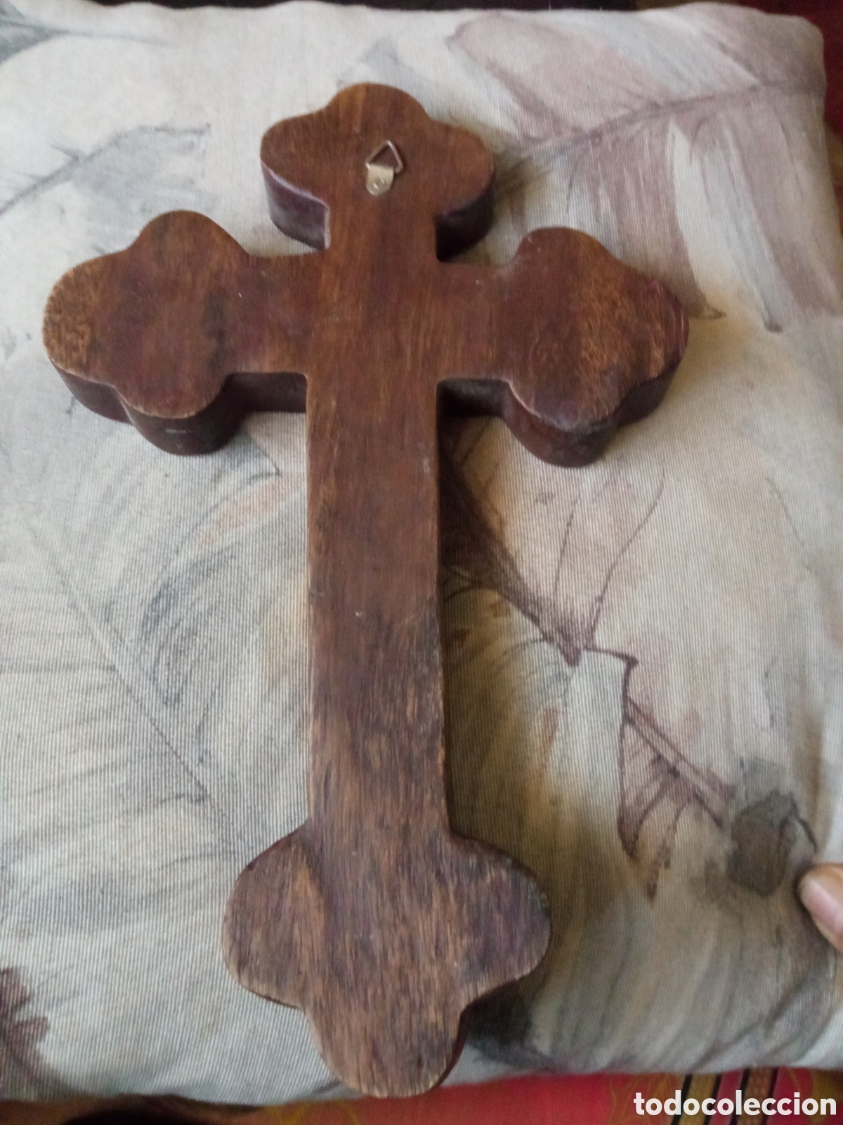 Antig&uuml;edades: Cruz celta de madera, mide 30x19cm - Foto 4