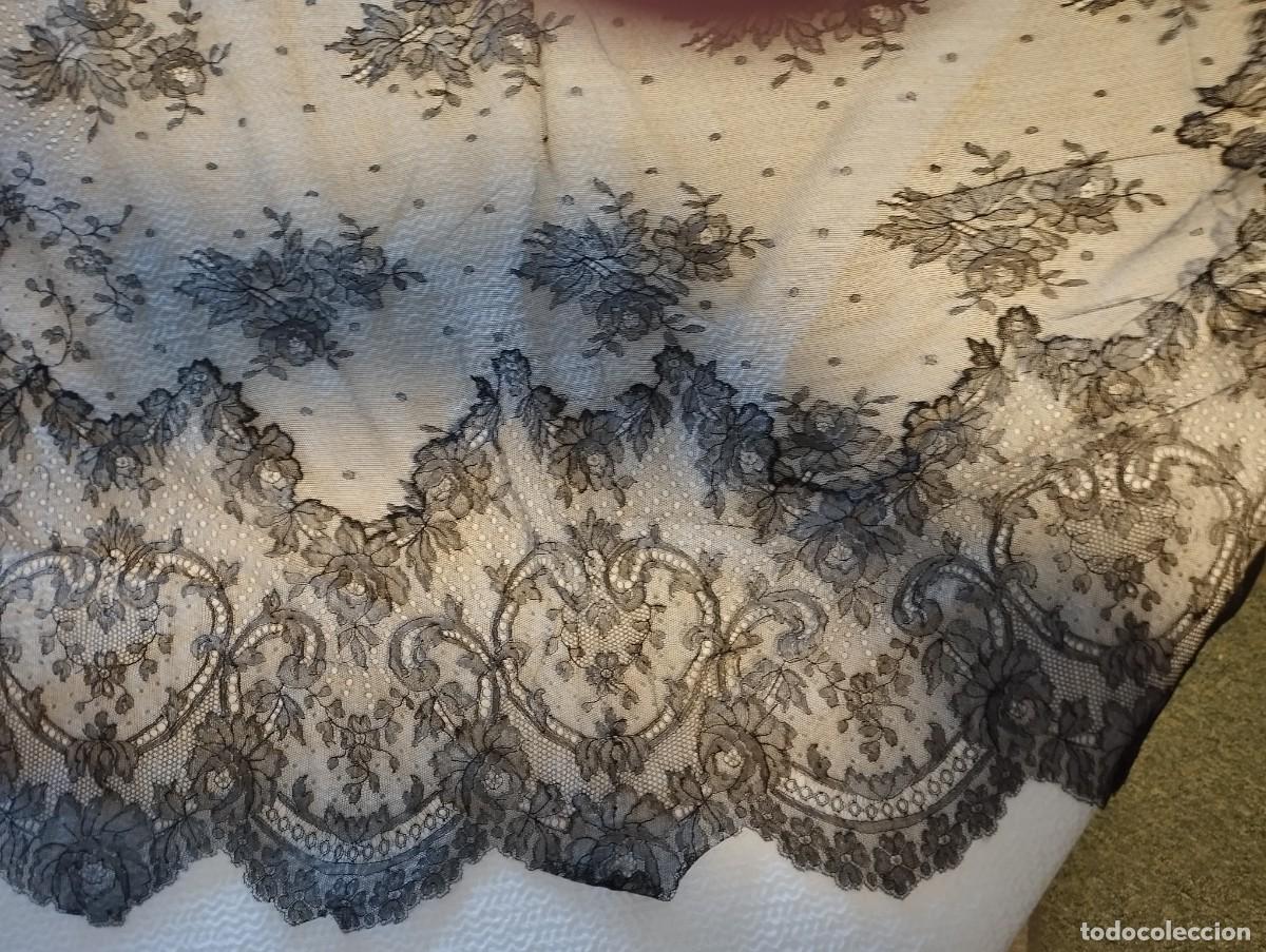 Antig&uuml;edades: Mantilla clavariesa de blonda - Foto 2