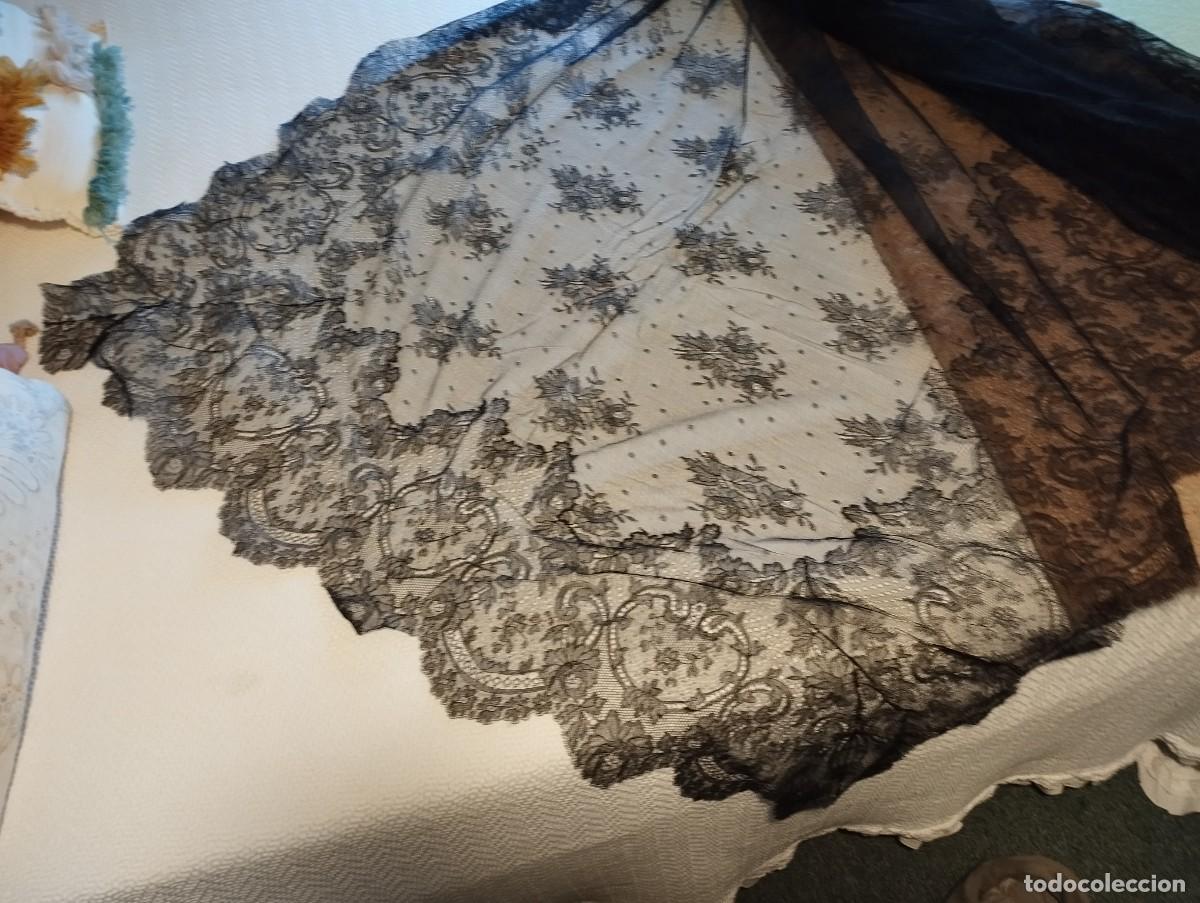 Antig&uuml;edades: Mantilla clavariesa de blonda - Foto 3