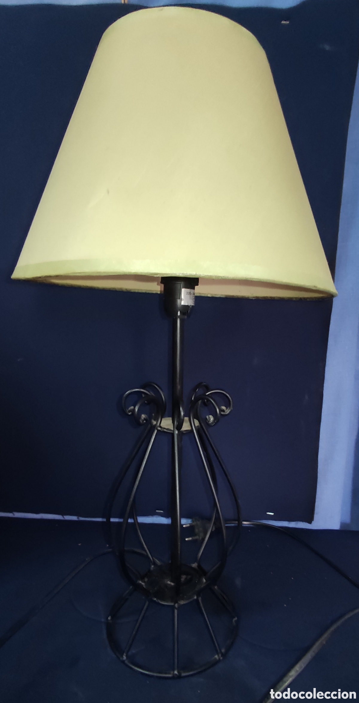 Antig&uuml;edades: Lampara de mesa de firja - Foto 1