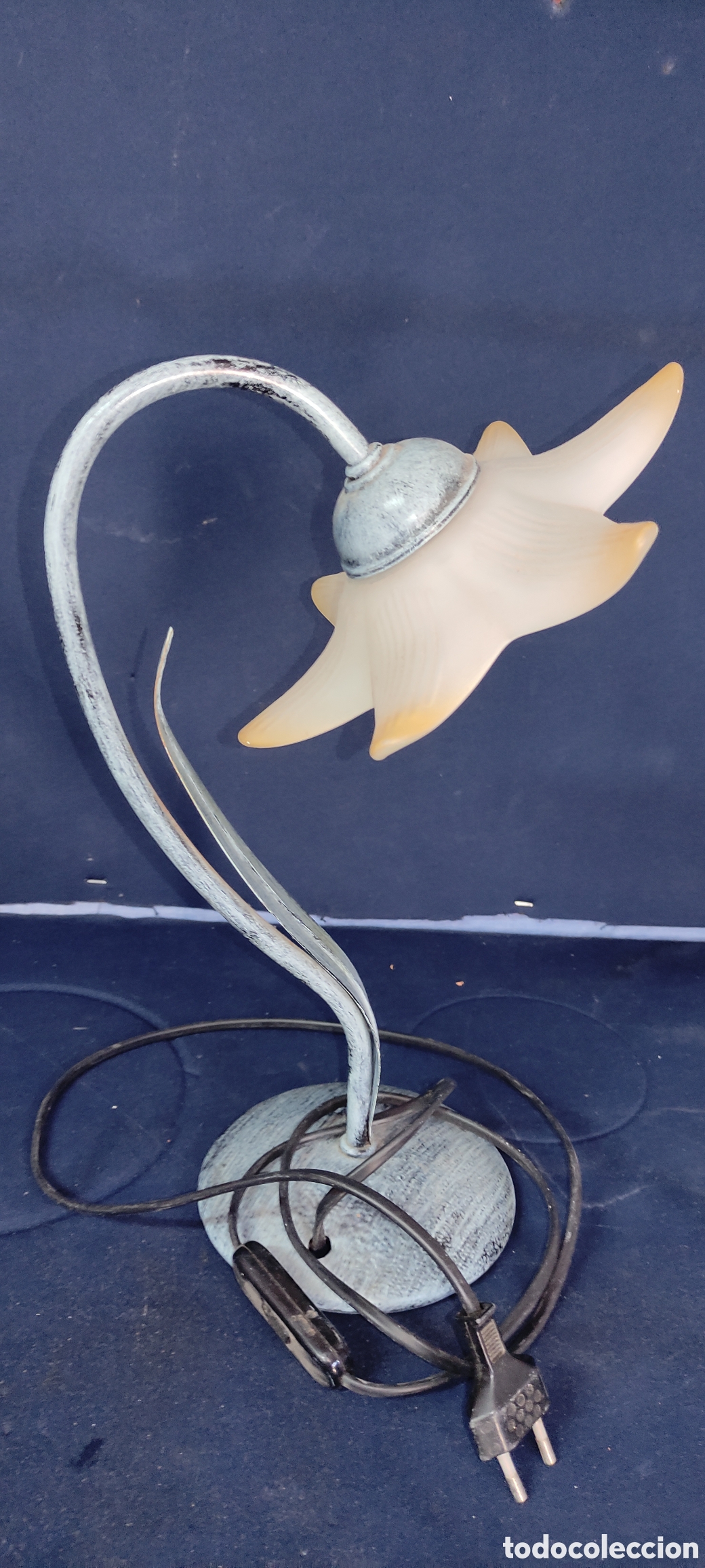 Antig&uuml;edades: Lampara de mesa flor - Foto 2